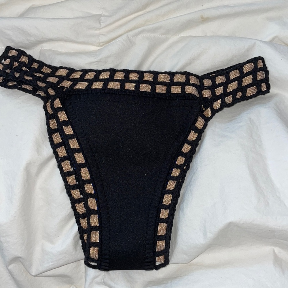 black cheeky bottoms!